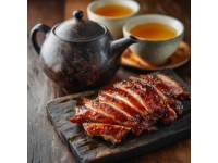 红烧乳鸽，盐焗乳鸽，五指毛桃滚乳鸽尝试后感受很好！
