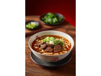 林清教你做刀削牛肉面：关键在于面条弹牙、汤汁醇厚、牛肉酥嫩