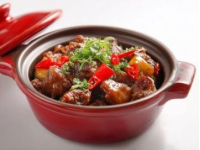 黄焖羊肉如何做？大厨教你正宗配方，香浓入味超解馋！