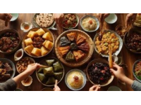 昆明官渡婚宴上的地道美食：千张肉和八宝饭唤醒老昆明记忆