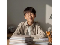 中考英语是许多学生关注的焦点，掌握核心知识点和应试技巧对提高成绩至关重要