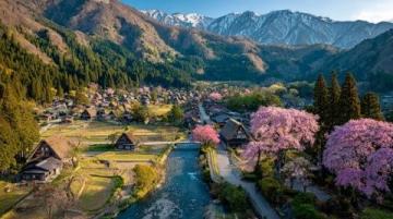 探索人间仙境：四川九寨沟深度游指南与体验