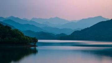 浓浓的茶香、绚烂的秋色、静谧的湖光,开化景区有着一丝仙气。