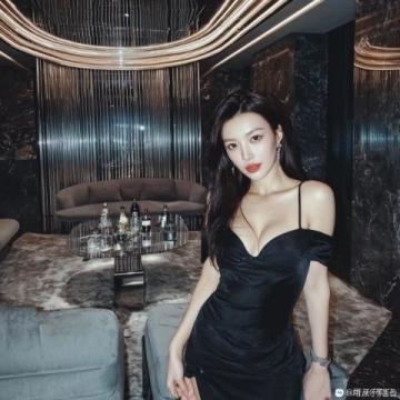 一名伊朗美女网红在游览桂林后,感慨万千的落泪了