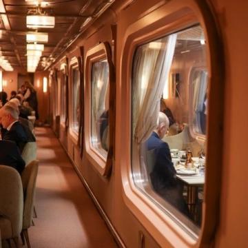 火车美食之旅”——新疆特色美食来到你的座位