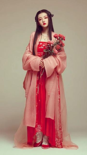 穿汉服品味湖湘特色美食
