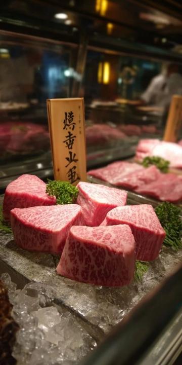 对比试吃!佐贺、松阪与神户和牛大比拼:一场舌尖上的日本牛肉之旅