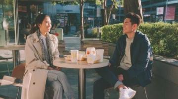 侣行夫妇南京户外展美食盛宴，共享环球冒险故事与野食魅力