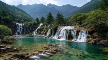 以下是云南旅游的详细介绍