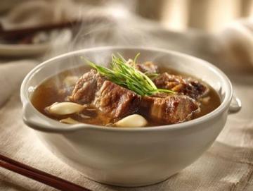 经典家常菜粉蒸肉制作指南:食材调料与烹饪技巧详解