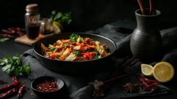炒拉条的家常做法(美食炒拉条)