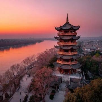 昆明旅行全攻略：必去景点与美食推荐
