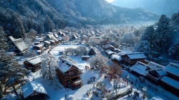 深邻梅里雪山的雨崩村,藏族文化中的神秘小镇