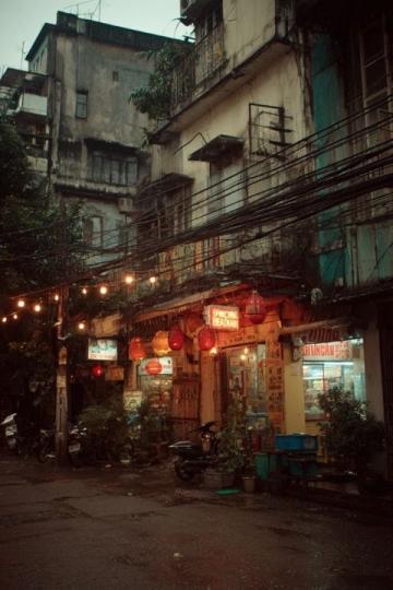 深圳南山沙河西路老旧街区漫步记:小店林立与现代气息碰撞