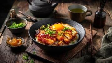 西北政法大学舌尖上的“西崔国际”：美味馄饨与炸鸡饭推荐