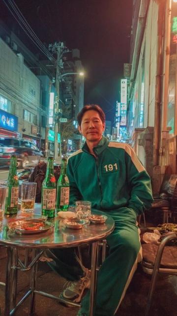 街头偶遇宝藏小馆牛肉锅配小酒太绝啦,推荐首尔必吃小镇!