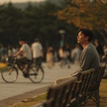 凌晨时分收到弟弟的信息,内容让我心酸:生活在北京的年轻人,究竟在经历什么?