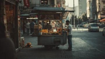 城市夜晚的温暖角落:街头小吃的魅力与故事
