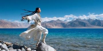 青海湖与茶卡盐湖：高原上的自然奇观之旅