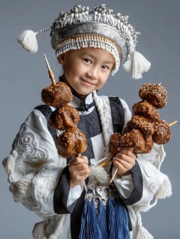 **标题农村美食大揭秘!这道传统美味竟成网红爆款,网友吃一口就停不下来!**
