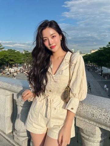 一名伊朗美女网红在游览桂林后,感慨万千的落泪了