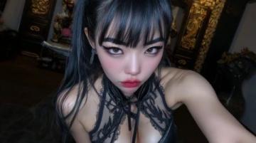 一名伊朗美女网红在游览桂林后,感慨万千的落泪了
