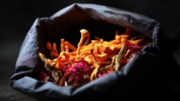 (美食之云南篇)昆明子弟薯片(麻辣味)藏在脆香里的滇式热辣