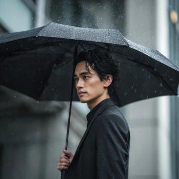 风雨无阻的外卖小哥：背后的辛酸与坚持