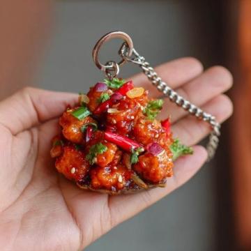 一道家里过节必上的菜,家里都把它叫做辣椒圆子,还有一个好听的名字叫虎皮尖椒酿肉