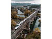 长江高铁沿线一站到底：串起长江经济带的璀璨明珠