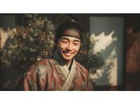 抖音上空降的宋承宪：一顿饭吃尽全球文化狂欢