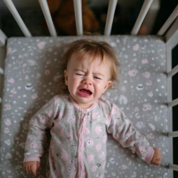 婴幼儿睡眠安全全攻略：床垫选择、睡姿调整与环境打造(必看！)