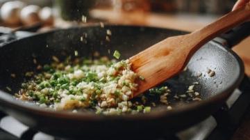 香浓家常菜谱腊肉炒莴笋做法详解,美味增色佳肴轻松做