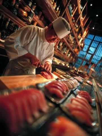 探访日本鳗鱼之神金本兼次郎:极致料理艺术与美味传奇