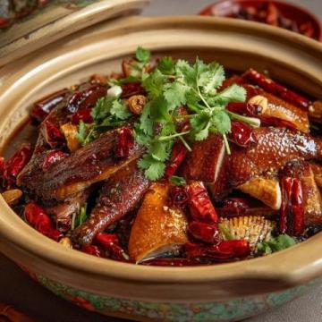 传承二十载，朱雀打边炉：粤式药膳原汤锅底秘制再现上海