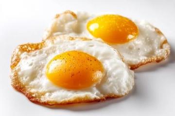 成都夫妇生吃皮蛋中毒住院,医生警告不宜直接食用