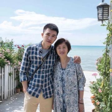陆毅携家人回哈尔滨老家探亲