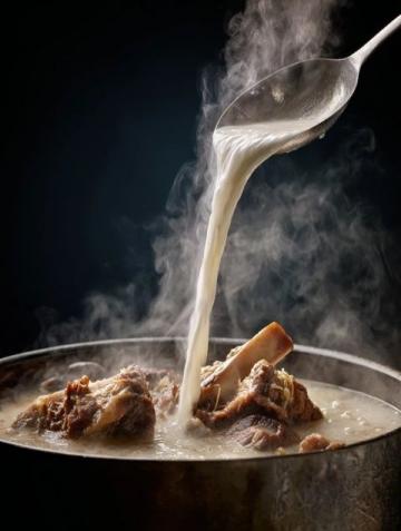 东北美食探险记:零下20℃的铁锅炖与碳水狂欢盛宴