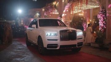 拥有深蓝S07后,上午参加朋友婚礼,开个婚车