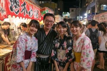 夏日狂欢启幕!西苑饭店第18季啤酒节:精酿美食与彩灯的夜宴盛典