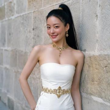 杨颖面容憔悴给澳门小店站台,顶流资源大跌黄晓明离婚真相为何如此反转?