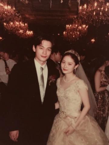 1985年,杨紫琼与香港富商潘迪生相恋,两人热恋3年后,在杨紫琼26岁那年