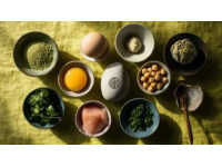一碗热气腾腾的粥、一杯浓郁的绿茶，一道道滋味满溢的菜肴... 最美好的早餐时光，伴着心爱的人。