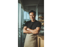 张姐的丈夫李哥铁了心要投身餐饮行业，在市中心商业街盘下一家店面