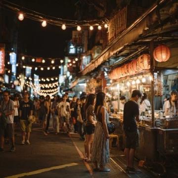 寿宁路美食夜市未有拆迁计划,市场监管部门正整治无证经营商户