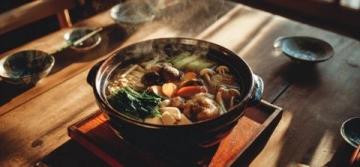 中国各地特色吃鸡方式大盘点：从东北小鸡炖蘑菇到四川口水鸡