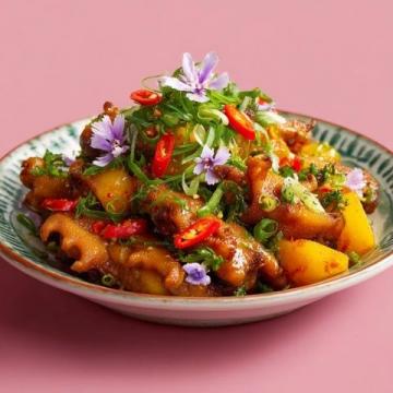 山东特色炒鸡做法大公开,一锅出美味,家庭版也能轻松搞定!