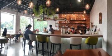 环岛路一家人气十足的餐厅,环境格调与美食均不错,服务标准到位。