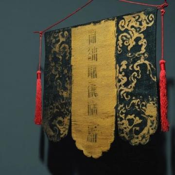 清朝朝珠的奥秘:一串象征权力与尊严的历史饰品