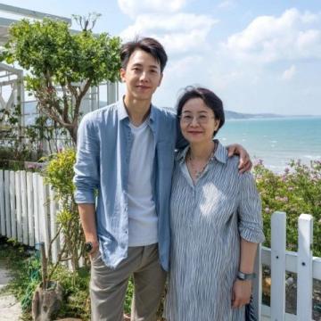 陆毅携家人回哈尔滨老家探亲